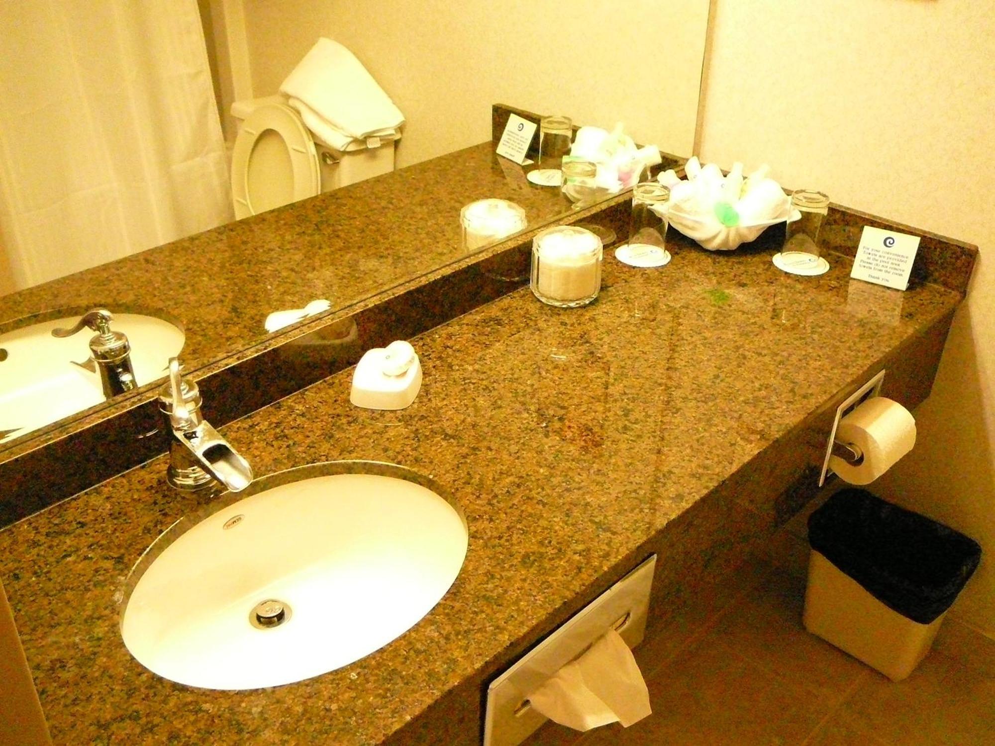 Coast Abbotsford Hotel & Suites Екстер'єр фото