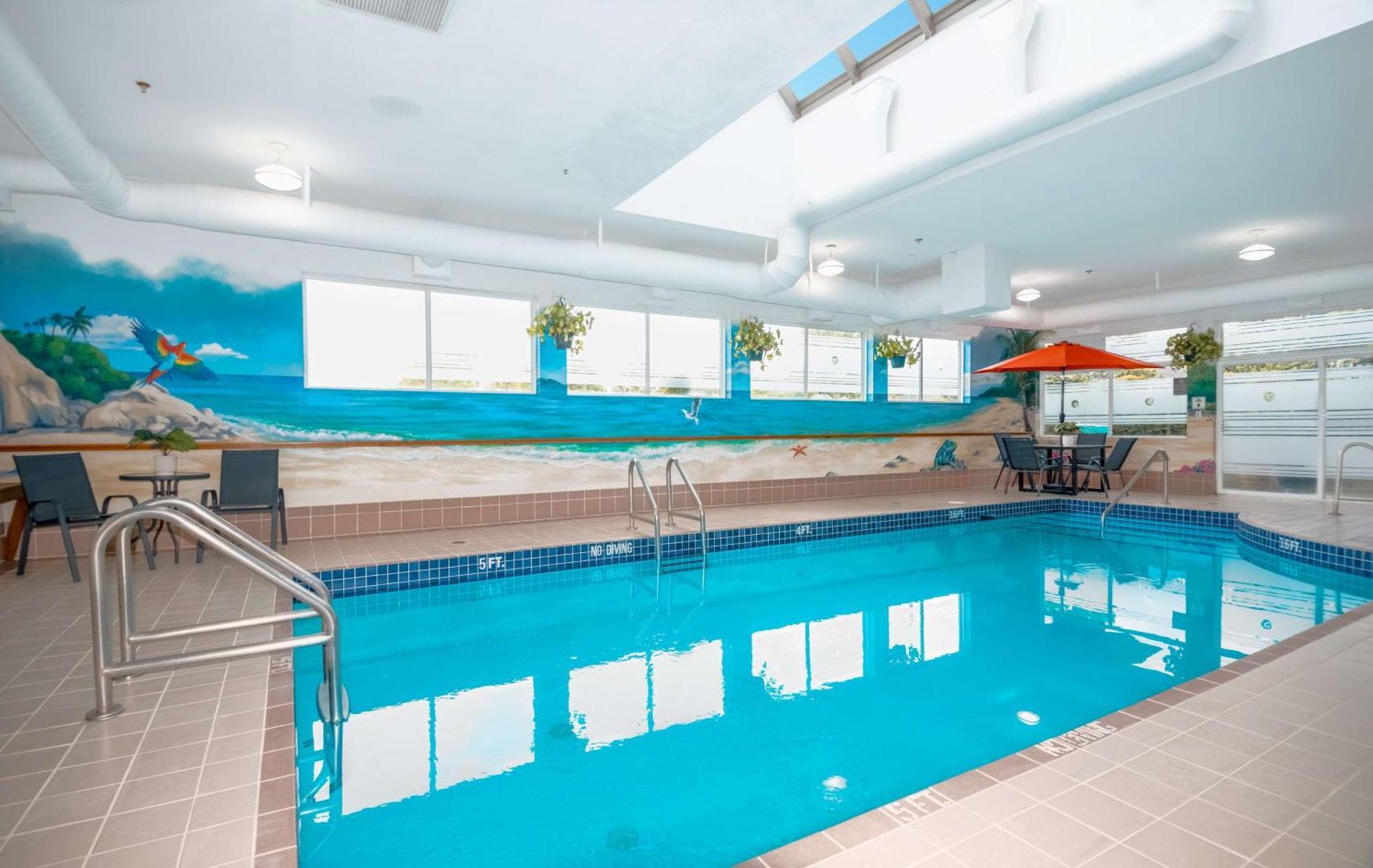 Coast Abbotsford Hotel & Suites Екстер'єр фото