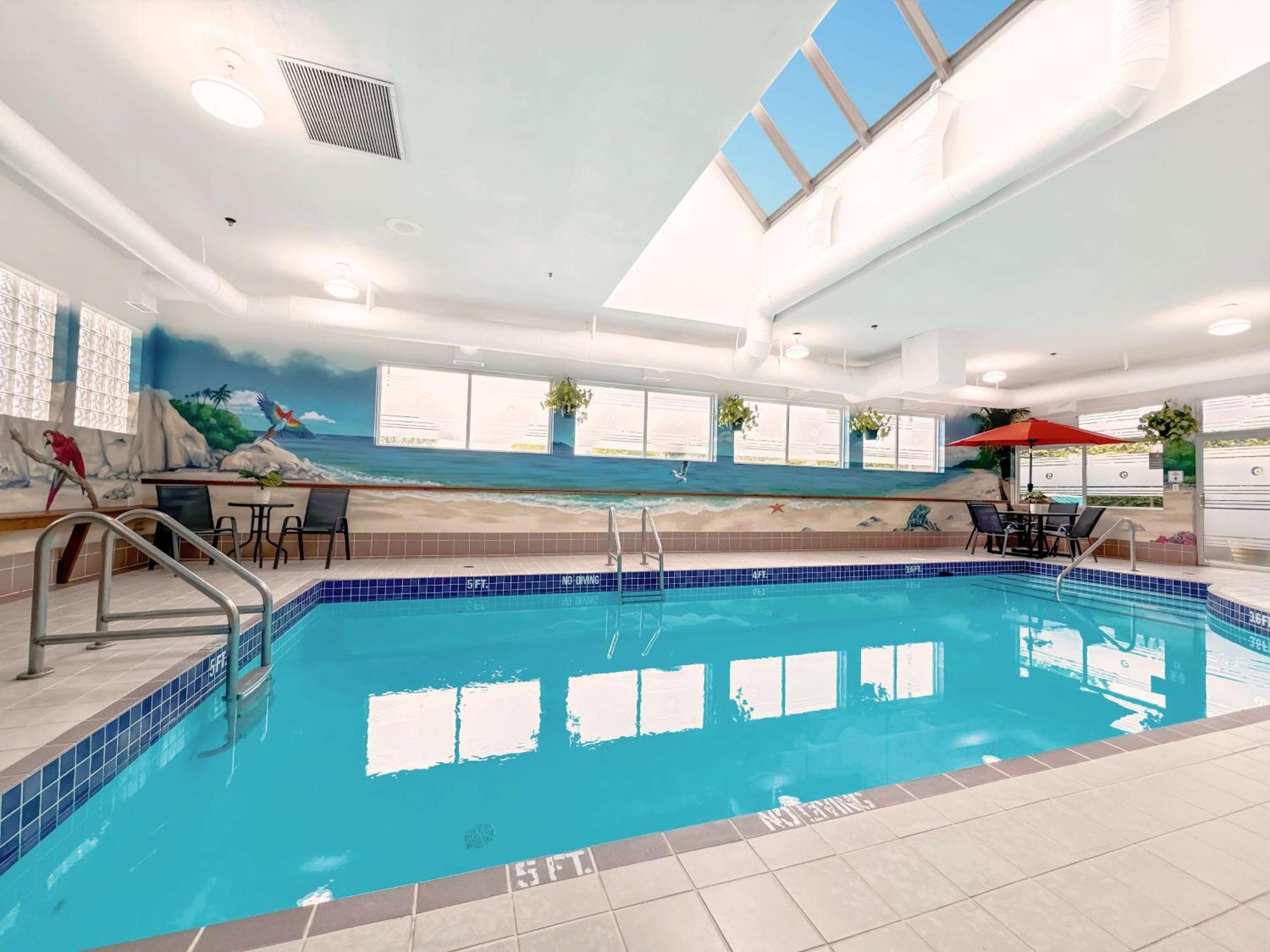 Coast Abbotsford Hotel & Suites Екстер'єр фото