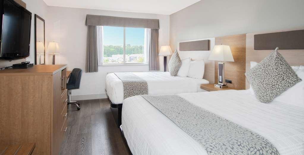 Coast Abbotsford Hotel & Suites Номер фото