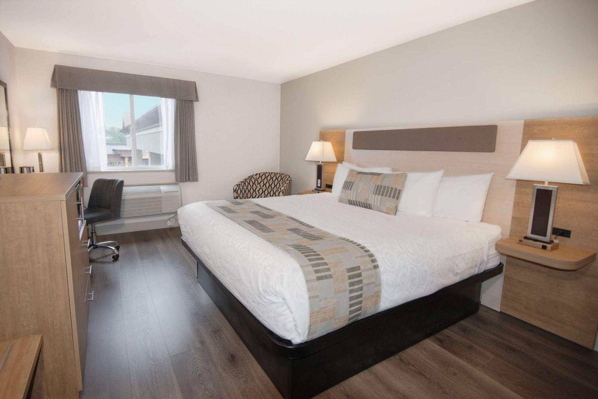 Coast Abbotsford Hotel & Suites Екстер'єр фото