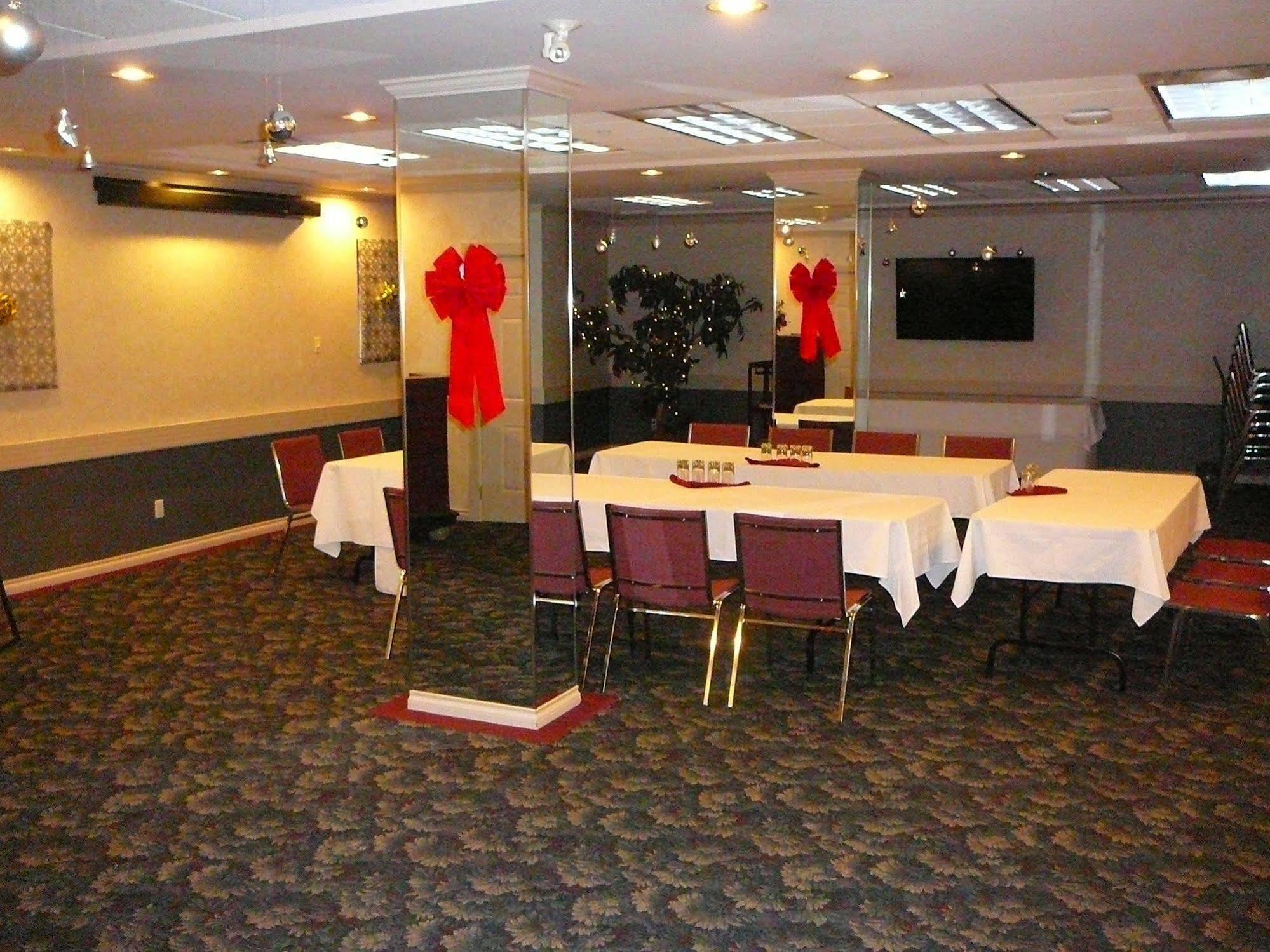 Coast Abbotsford Hotel & Suites Екстер'єр фото